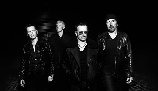 Bild zu: U2 treten bei iHeart Festival live auf
