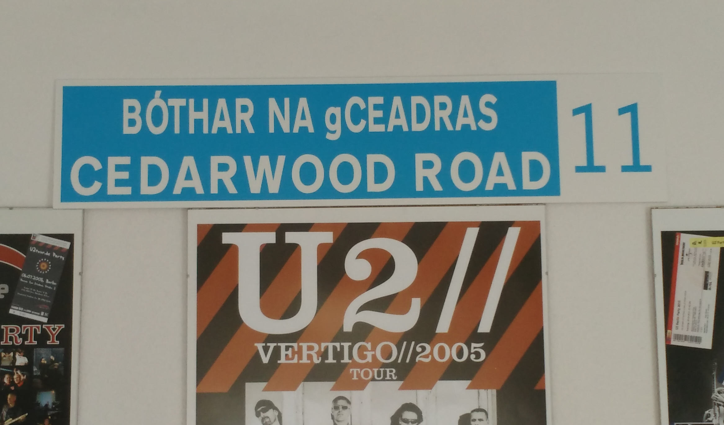 Bild zu: Gewinne ein "Cedarwood Road" Straßenschild aus Dublin!