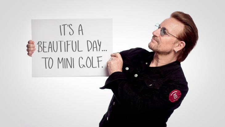 Bild zu: Bono zu Gast bei Jimmy Kimmel / Mini-Golf mit U2
