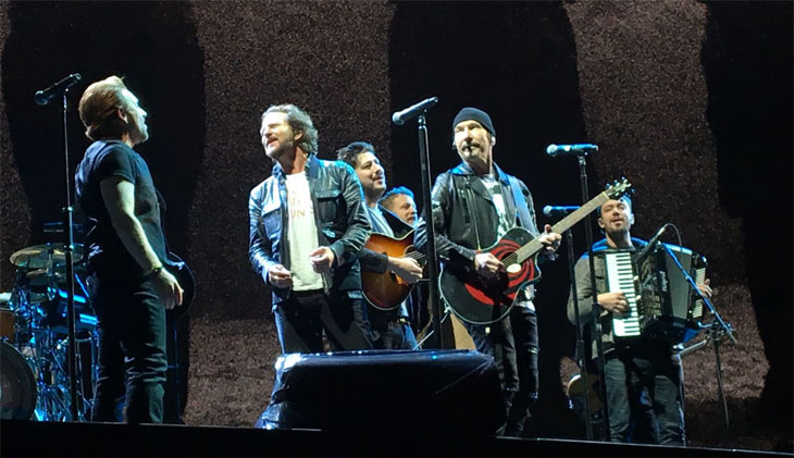 Bild zu: Konzert in Seattle: Eddie Vedder, Bad und neuer Closer
