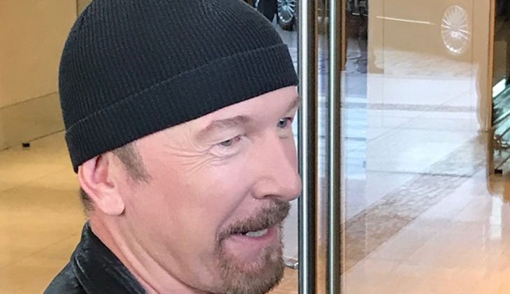 Bild zu: U2: Live-Auftritt "zwischendurch"