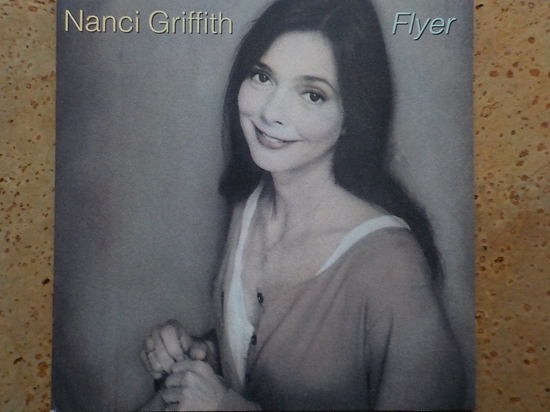 Bild zu: Nanci Griffith: "Flyer" - Review