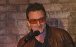 Bild zu: Bono bei Buchvorstellung von Helen Seymour