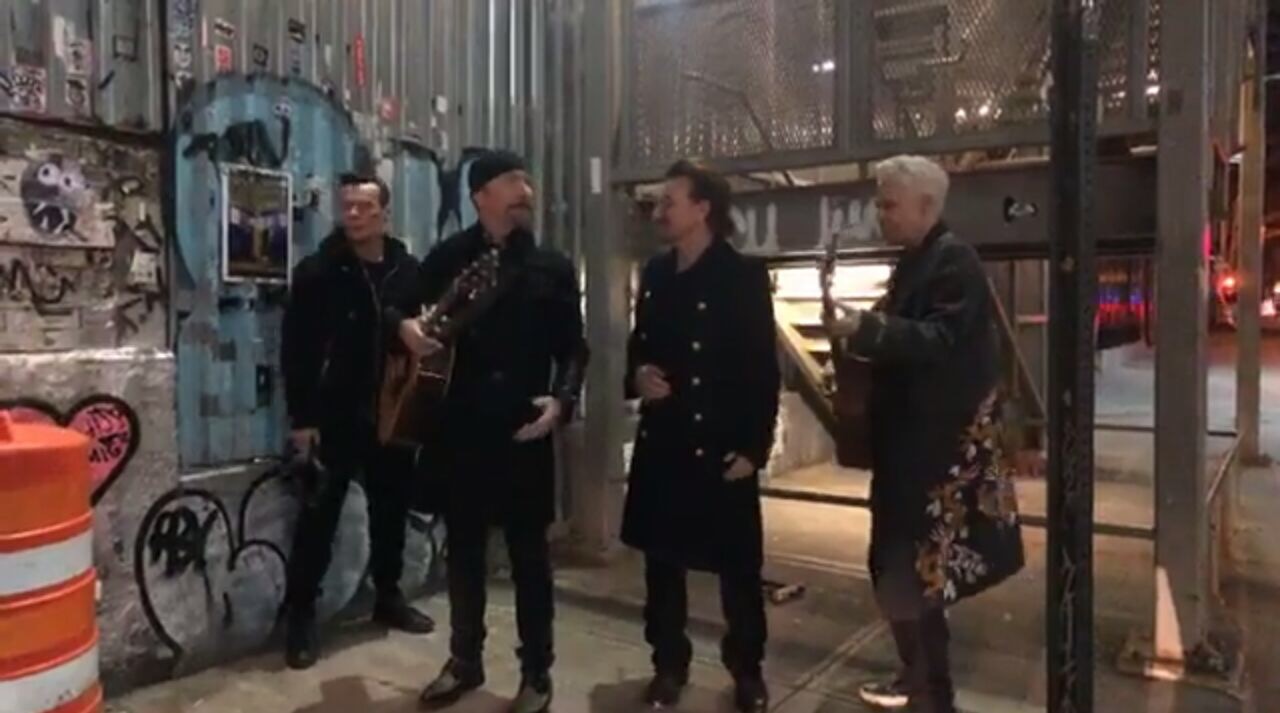 Bild zu: U2 mit Überraschungsauftritt in Manhattan